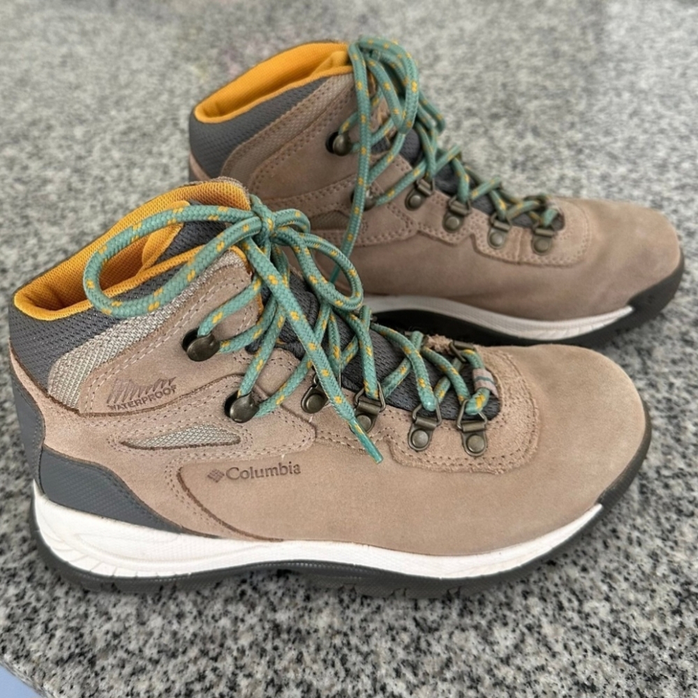 Columbia Tan Hiking Boots with Teal Laces